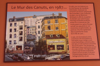 Mur des Canuts, en 1987, plaque.
