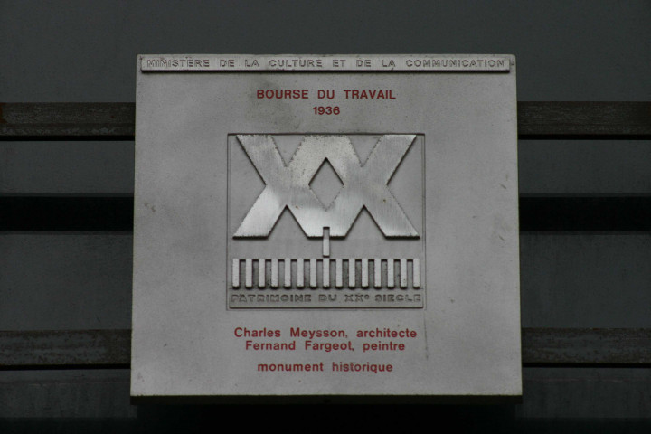 Plaque label Patrimoine du XXe siècle.