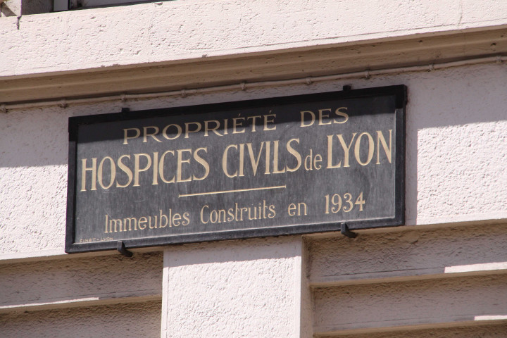 37 rue d'Arménie, plaque des Hospices civils de Lyon.