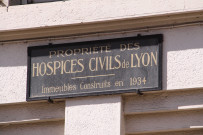 37 rue d'Arménie, plaque des Hospices civils de Lyon.