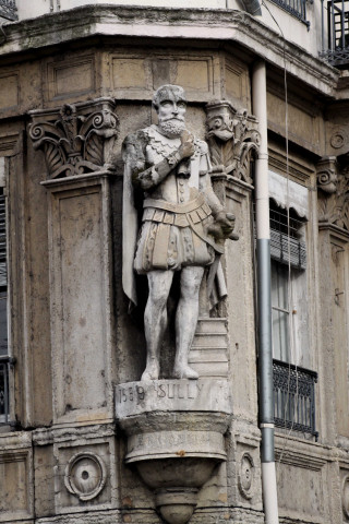 Statue de Sully de Guerpillon.