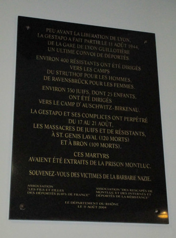Centre d'échange, mail piéton, plaque commémorative.