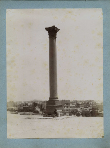 Premier album, d'Alexandrie à Helwan (Egypte).