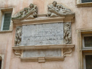 13 rue de la Poulaillerie, plaque en mémoire de l'Hôtel-de-la-Couronne, ancien lieu de réunion des échevins de Lyon.