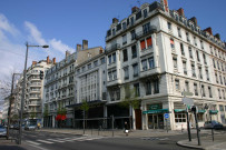 Angle de l'avenue Berthelot et de la rue Pasteur, ancien cinéma Comédia.