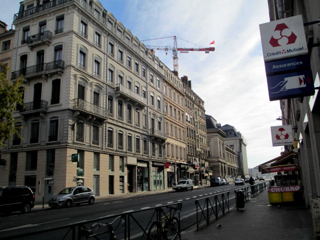 Place Le-Viste, vue des bâtiments.