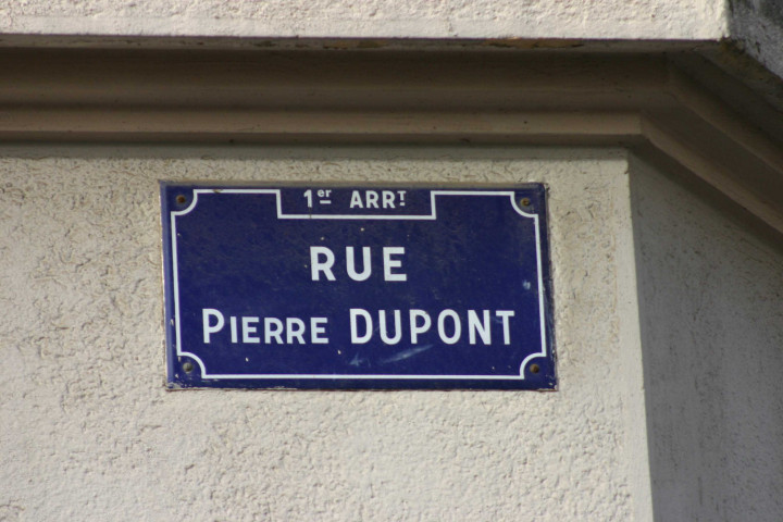 Rue Pierre-Dupont, plaque de Rue.
