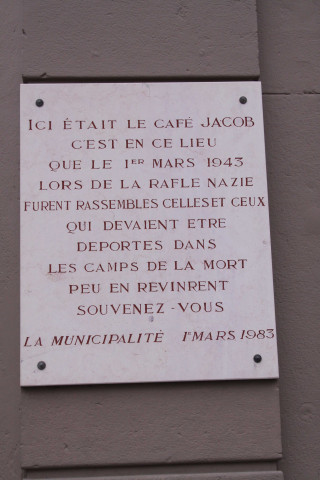 Plaque mémoriale de la rafle du Café Jacob.