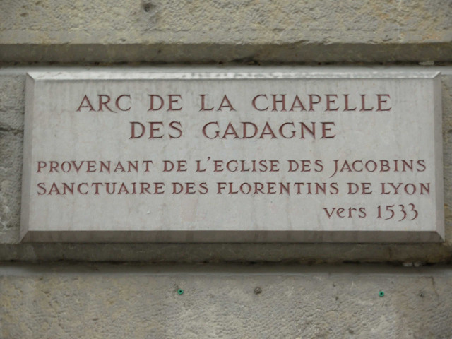 Plaque en mémoire de la Chapelle des Gadagne et de l'église des Jacobins.