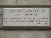 Plaque en mémoire de la Chapelle des Gadagne et de l'église des Jacobins.