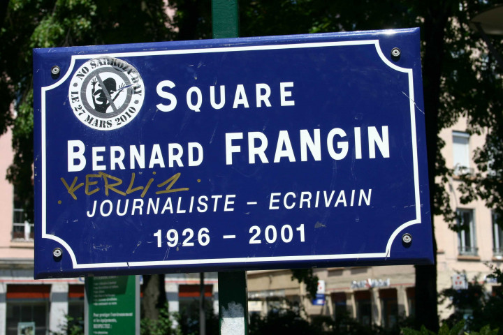 Plaque du square.
