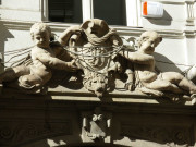 17 rue du Bât-d'Argent, statue.