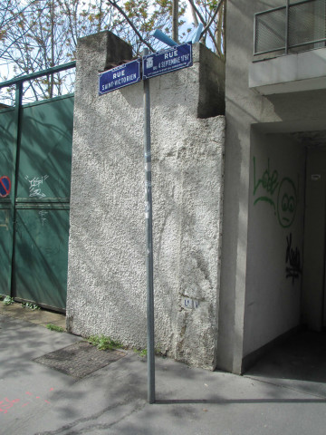 Plaques de rues à la limite Lyon-Villeurbanne.