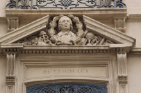7 place d'Helvétie et rue Malesherbes, détail sur la façade, Bertholet.