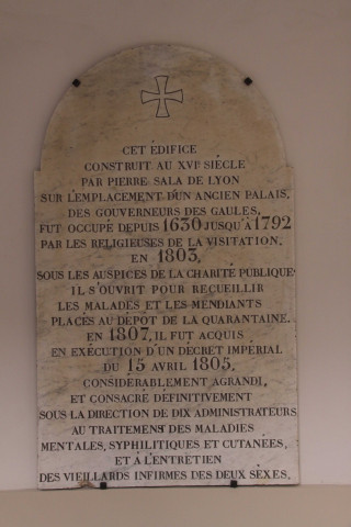 Plaque commémorative de l'édifice.