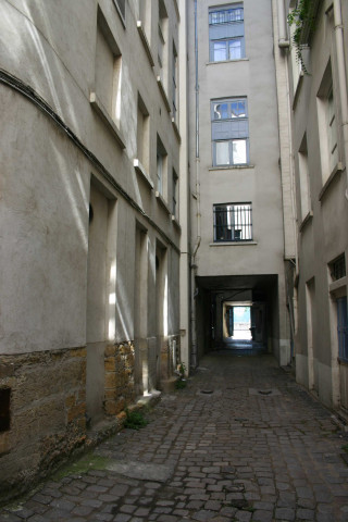 6 quai Gailleton, cour intérieure.