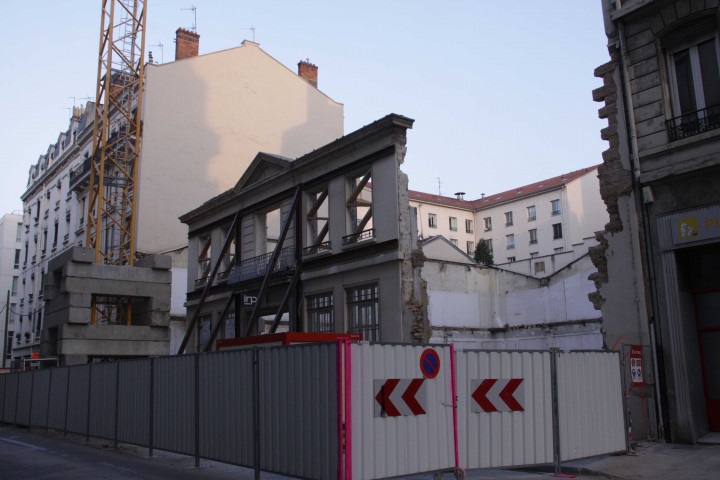 Au numéro 43, travaux.