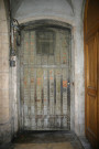 Cour de l'Arbre, porte ancienne.