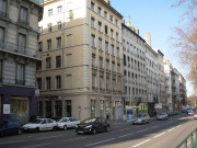 Angle du quai Jules-Courmont et de la rue Jussieu.