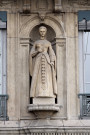 11 quai de Serbie, statue de Jeanne d'Albret de Guerpillon.