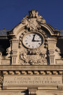 Détail de la façade, horloge.