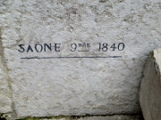 Horloge et indication de la crue de la Saône de 1840.