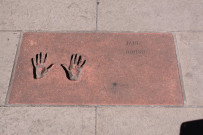 Empreintes de Jane Birkin devant la Médiathèque.
