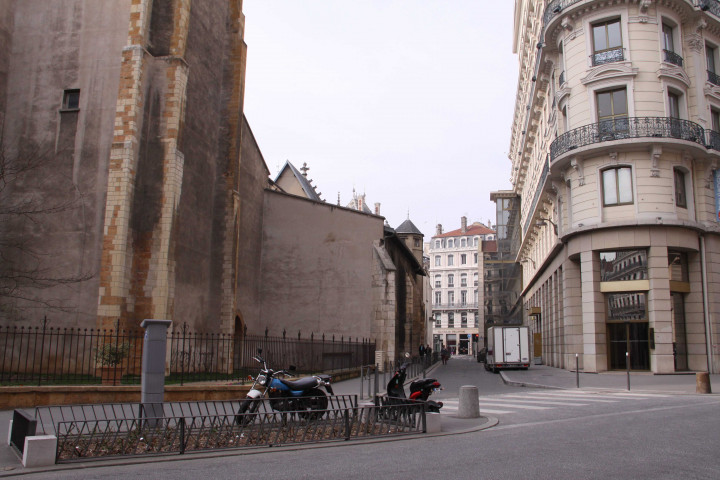 Rue Champier vers la rue du Président-Carnot.