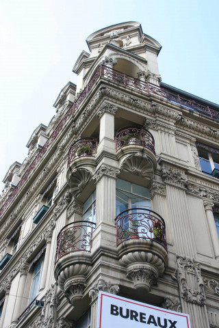 Bâtiment à l'angle de la rue François-Dauphin et de la rue de la Charité.