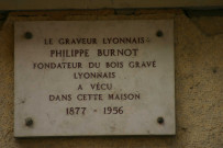 29 rue Sully, plaque en mémoire de Philippe Burnot (graveur, fondateur du bois gravé).