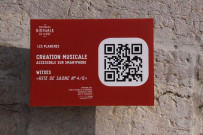 Rives de Saône, quai Saint-Vincent, panneau "Lyon musiques biennale en scène 2014".