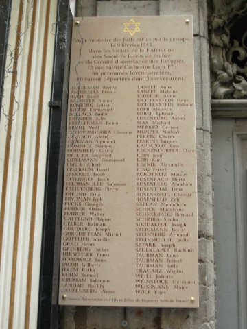 12 rue Sainte-Catherine, plaque en mémoire de la rafle du 9 février 1943.