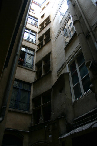 14 quai Romain-Rolland, cour intérieure.