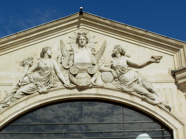 Syndicat d'initiative (ancien Rectangle), détail de la façade.