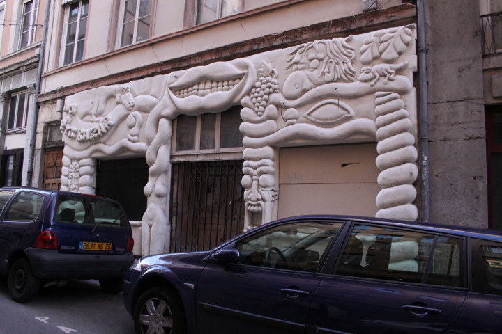 27 rue Imbert-Colomès, façade décorée.