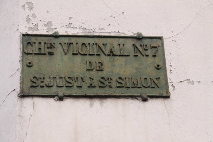 1 avenue Sidoine-Appolinaire, plaque de rue "Chemin vicinal n°7 de St-Just à St-Simon".
