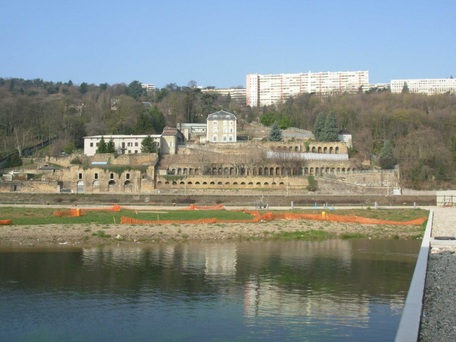 Quai Jean-Jacques-Rousseau.