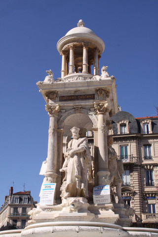 Place des Jacobins, vue générale et détails de la fontaine pendant les travaux.