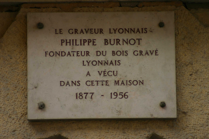 29 rue Sully, plaque en mémoire de Philippe Burnot (graveur, fondateur du bois gravé).