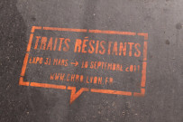 Graffiti au sol, communication de l'exposition temporaire 2001 au CHRD, "Traits Résistants".