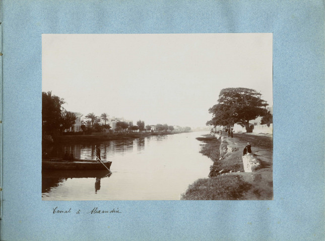 Premier album, d'Alexandrie à Helwan (Egypte).