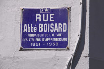 7 rue de l'Abbé-Boisard, plaque de rue.