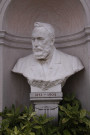 Tombe de Lucien Laroyenne (chirurgien), sculpture.