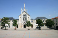 Institution des Chartreux, vue de la chapelle, vue de la cour intérieure, vue de l'église Saint-Bruno.
