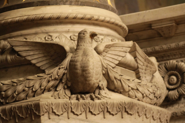 Détail de sculpture, oiseaux mystiques.