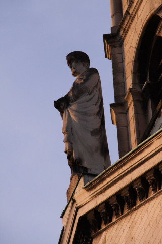 Eglise du Bon-Pasteur, statue, tympan.