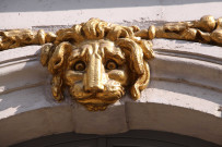 Fronton de l'ancien Archevéché.