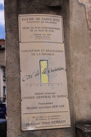 Mur peint vers la basilique de Saint-Just, plaque.