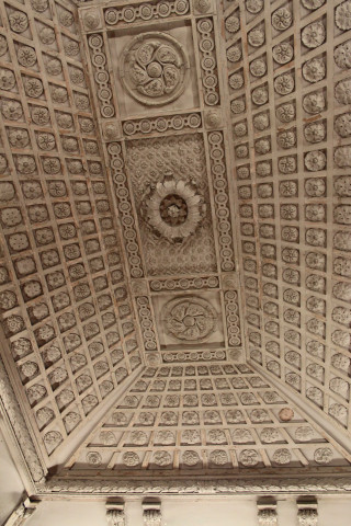 Plafond voûté de la salle Gerlier.