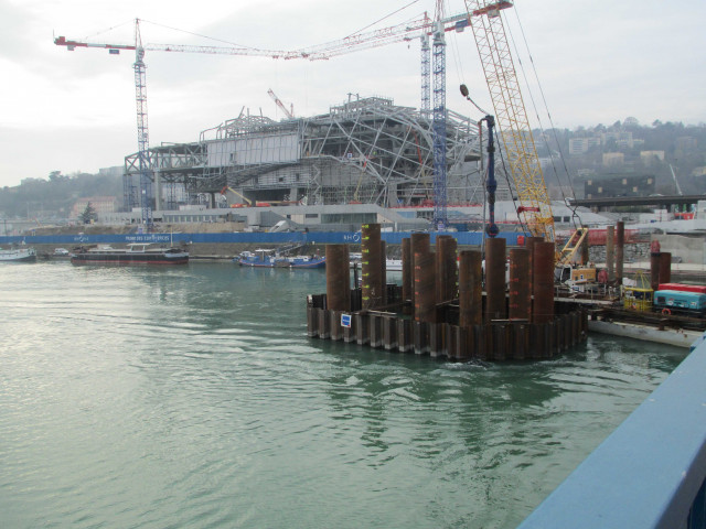 Construction du pont Raymond-Barre.